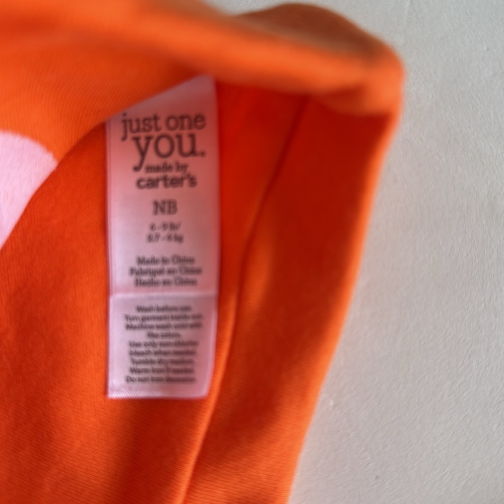 Halloween 3 pc set Bodysuit Shirt, Orange Pants, 2 Socks, and Pumpkin Hat 0-3 mo - Picture 10 of 11